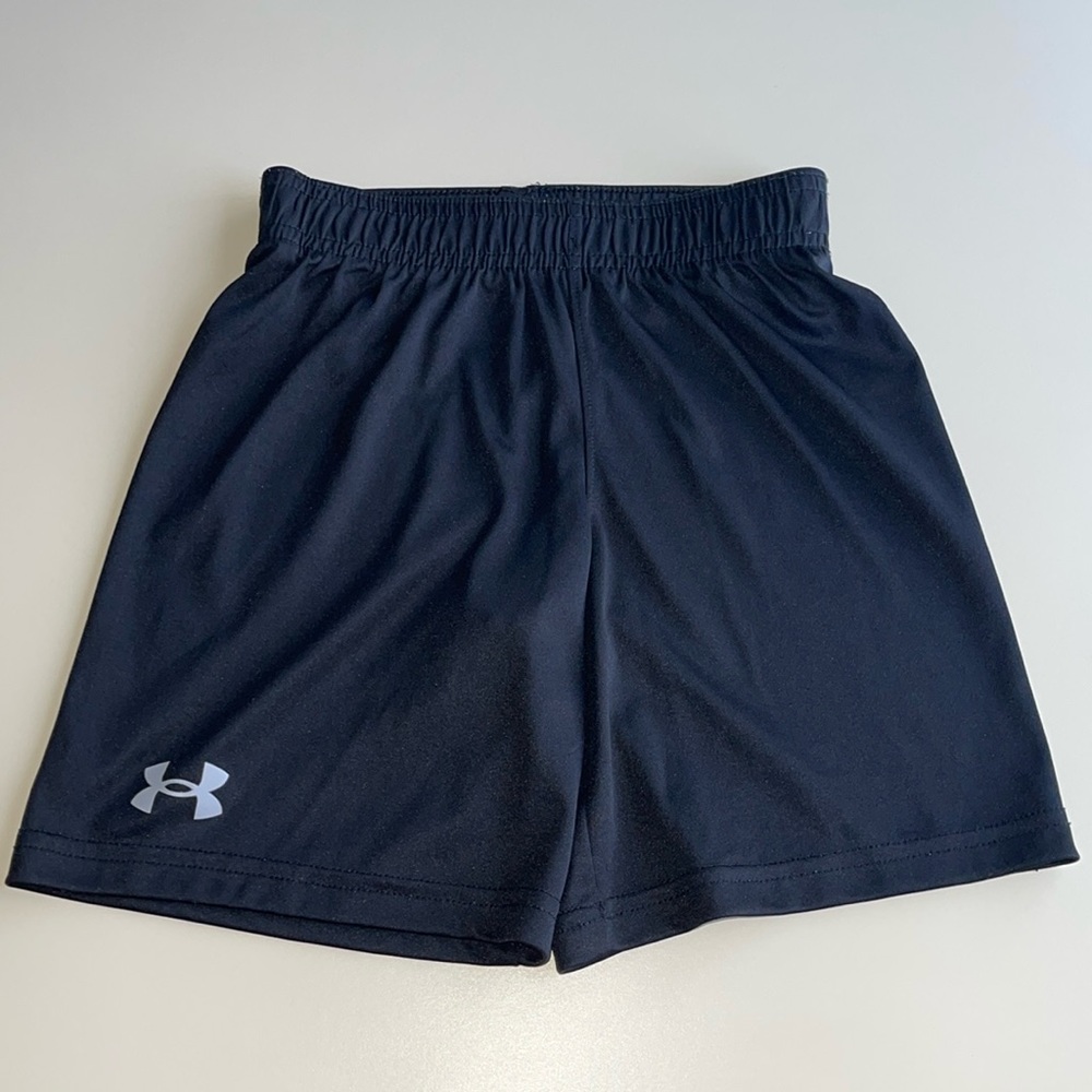 Under Armour Kids Logo Shorts in Black